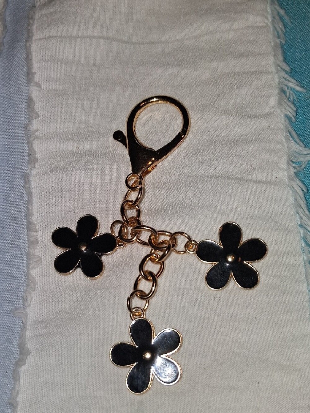 Gold-Tone Black Floral Charm Key Or Card Holder Accent. - Picture 5 of 7